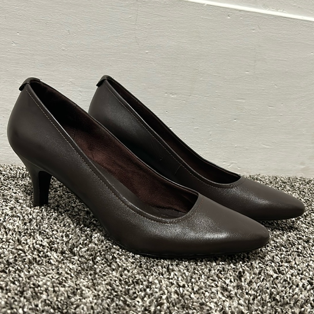 Leather Pointed Toe Pumps